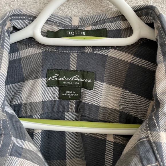 Eddie Bauer Flannel Classic Fit Casual Shirt. - Picture 3 of 10